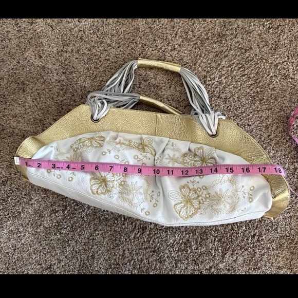 NWT Flora Bella White with Gold Floral Embroidered Oblong Leather Purse - Picture 12 of 12